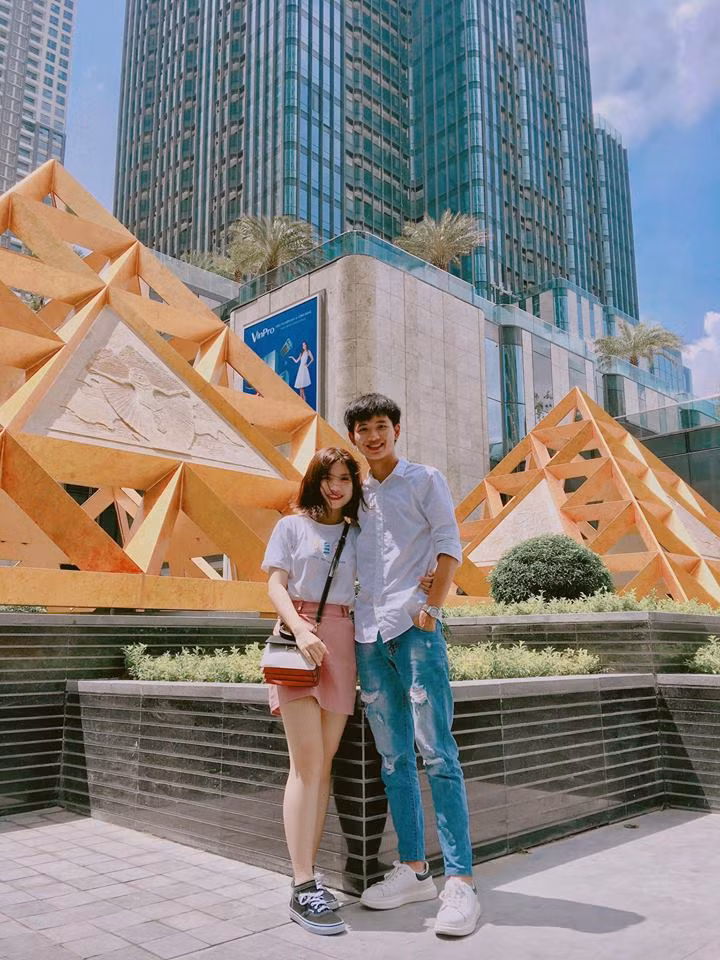 Không chỉ gây ấn tượng bởi độ cao khủng của mình, tòa nhà cao ốc The Landmark 81 còn có những không gian xanh, văn minh, hiện đại làm background "sống ảo" cực chất cho các bạn trẻ.