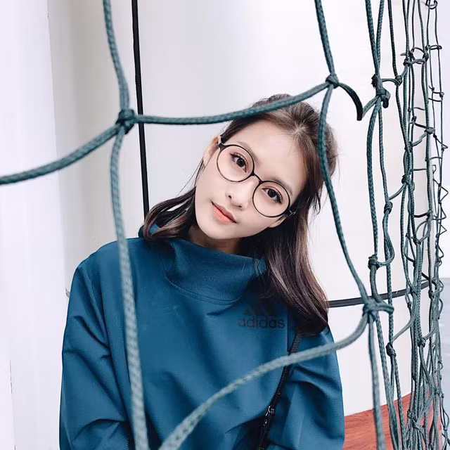 Nét xinh đẹp và sức ảnh hưởng của Khả Ngân còn lan rộng sang các nước lân cận khi cô từng được nhiều trang báo của Trung Quốc, Nhật Bản, Thái Lan ca ngợi không ngớt lời.