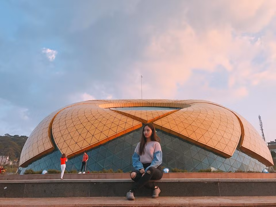 Cũng chính nhờ vẻ ngoài đáng yêu đó, Hồ Hạ trở thành gương mặt được nhiều nhiếp ảnh gia "săn đón" cho những bức hình thời trang của mình.
