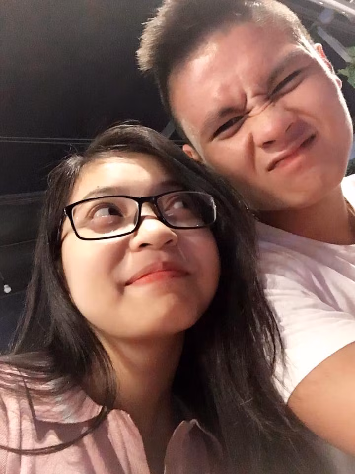 Sở hữu chiều cao khá khiêm tốn chỉ với 1m56 nhưng khuôn mặt bầu bĩnh, dễ thương cùng làn da trắng ngần, cô người yêu của sao Việt sắp dự VCK U20 World Cup gây thiện cảm ngay lập tức với những người tiếp xúc với mình.