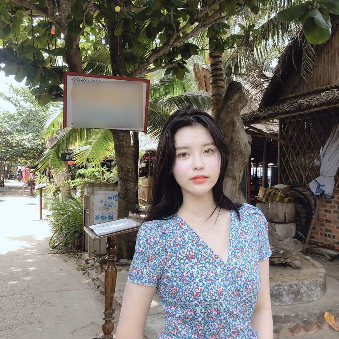 Nhìn thấy loạt ảnh xinh xắn mê hồn của Soyee, "người qua đường" hay fangirl cũng phải chậm lại một phút để ngắm nghía.