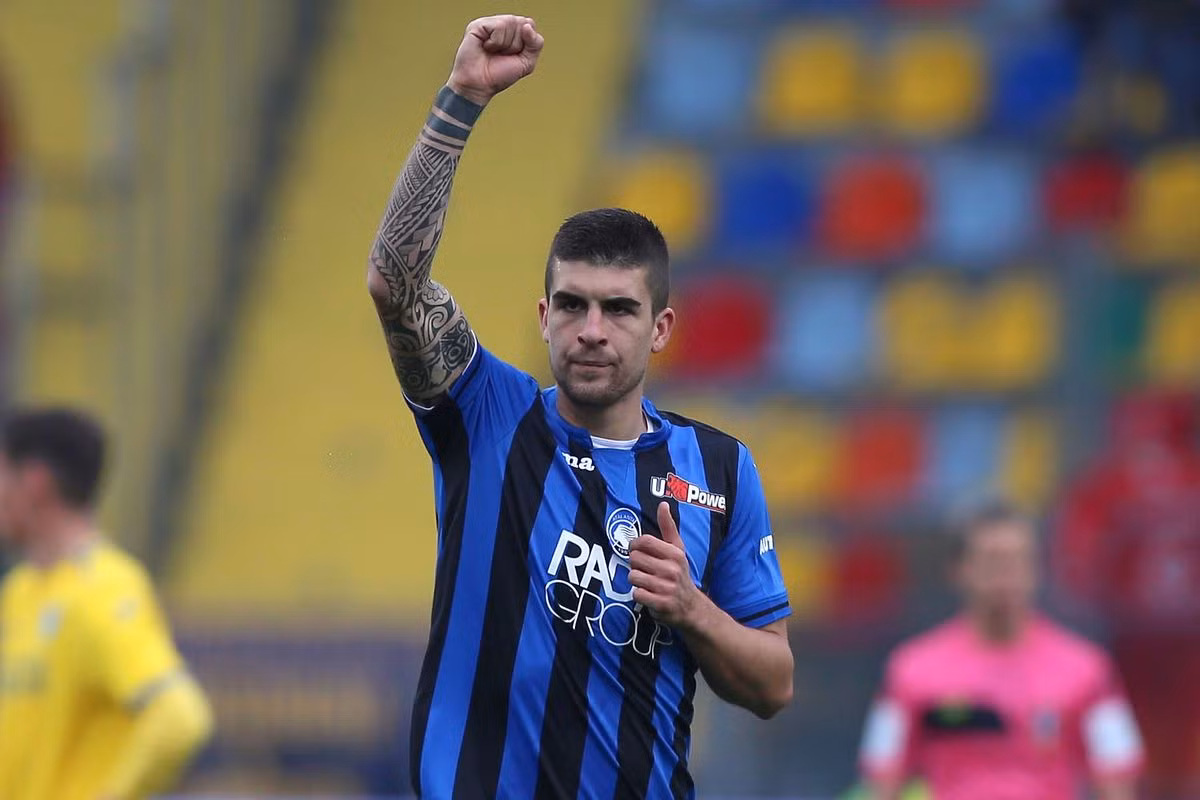 Trong ngày hôm nay (17/7), đội bóng chủ sân Olimpico đã chính thức chào đón tân binh Gianluca Mancini. Sau buổi kiểm tra y tế, AS Roma đã chính thức ký hợp đồng với hậu vệ của Atalanta theo dạng cho mượn kèm nghĩa vụ phải mua đứt giá 13 triệu euro.