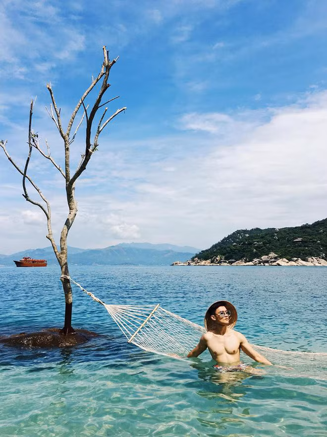 Tuy không còn là chàng hot teen được hàng vạn người say mê như xưa nhưng có thể thấy Vòng Công Thành đã và đang tận hưởng cuộc sống của mình và khiến vạn người phải mê mẩn.
