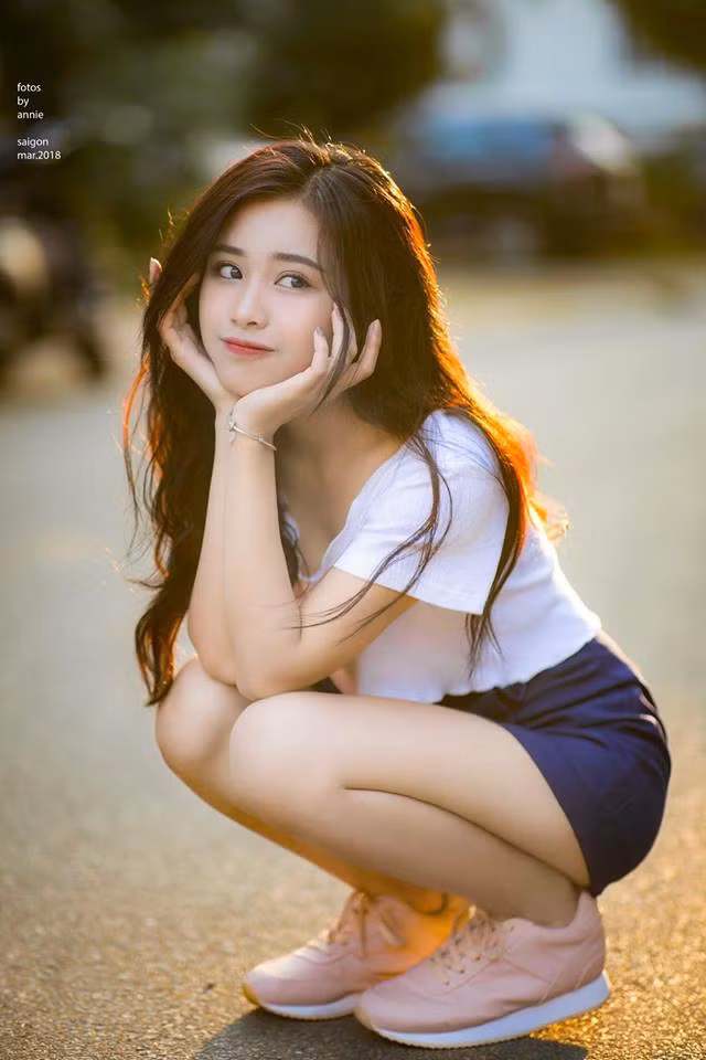 Nghỉ hè năm lớp 12, cô quyết định về Sài Gòn học để gần cha hơn. Hiện Phương Dung là sinh viên năm hai, ĐH Văn hóa Nghệ thuật Quân đội TP.HCM.