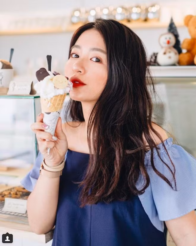 Nếu như các hotgirl khác thích đăng ảnh #outfitoftheday hay ảnh tự sướng xinh xắn lung linh thì Mẫn Tiên lại rất thích chụp ảnh bên bàn ăn. Ảnh trong bài: Instagram nhân vật.