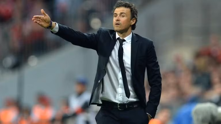 Luis Enrique sang Trung Quốc? Theo TMW, CLB Shanghai Shenhua đã đề nghị kí hợp đồng với HLV Luis Enrique, người vẫn chưa tìm được công việc mới sau khi chia tay Barca. Đội bóng Trung Quốc dự kiến sẽ chia tay HLV Gus Poyet vào cuối năm nay. Ảnh: TMW