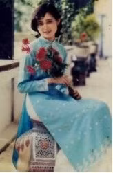 Trong tà áo dài, mẹ hot girl Sun Ht quả thực sở hữu nhan sắc của hoa hậu.