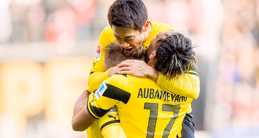Sức mạnh của họ dựa trên bộ tứ huyền ảo Aubameyang – Reus – Kagawa – Mkhitaryan. Điều lạ lùng là toàn bộ số bàn thắng của họ ghi được đều đến từ trong khu vực sát vòng cấm điều đó thể hiện sự đề cao tính đồng đội đến từ các pha phối hợp nhóm của đội bóng này.