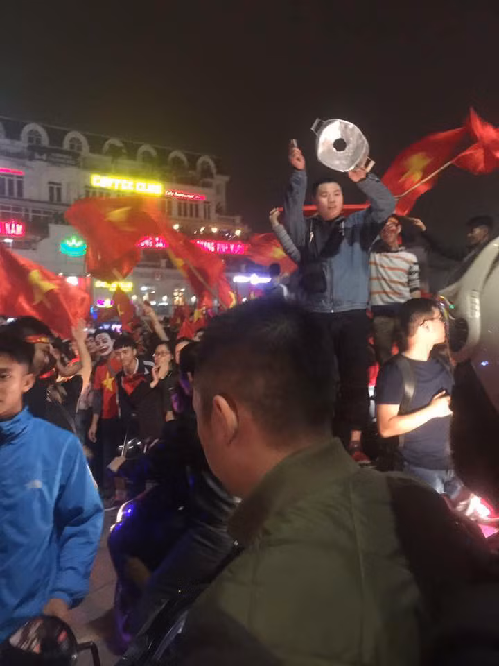 Ở một căn bếp nào đó, có một người vợ, người mẹ đang lầm lũi tìm nồi nấu canh su hào ngày đông. Ảnh sử dụng trong bài: Sưu tầm Facebook.