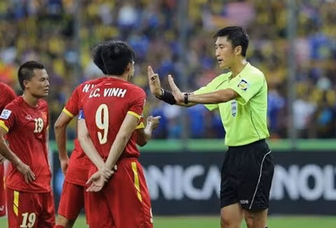 Ma Ning khá có "duyên" với bóng đá Việt Nam. Ông từng điều khiển trận đấu ra quân của Việt Nam gặp Jordan tại giải U23 châu Á 2016. Ngoài ra, kỷ niệm đáng nhớ nhất đó là trận bán kết lượt đi AFF Suzuki Cup 2014 giữa ĐTQG Việt Nam và Malaysia.