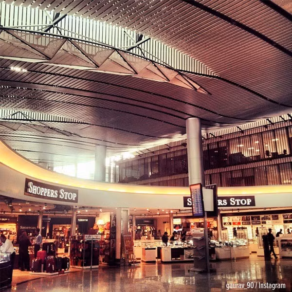Về thứ 9 là sân bay Quốc tế Rajiv Gandhi, trước đây được gọi là Sân bay Hyderabad Mới (Hyderabad Rajiv Gandhi International Airport, Ấn Độ).