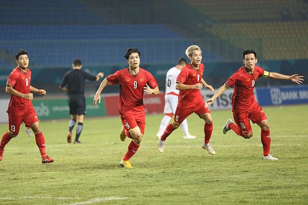 Ly do gi de Viet Nam “dap nga” nguoi Ma tai AFF Cup 2018?-Hinh-2