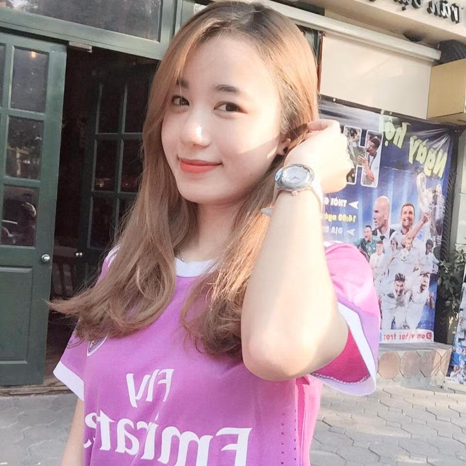 Hot girl Ha Tinh thich choi game va yeu bong da