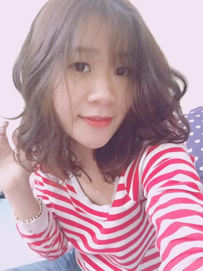 "Tóc em làm từ khi con được 3 tháng rưỡi, đến nay là được 3 tháng rồi", mẹ trẻ Nguyễn Hảo chia sẻ. Đấy, nhìn người ta con mọn mà trẻ trung và xinh xắn thế này, các mẹ còn đợi gì mà không đi làm đẹp đón Tết!