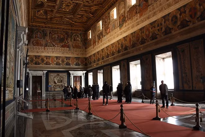  Palazzo del Quirinale, Rome, Italy: Tọa lạc ở ngọn đồi cao nhất thành Rome, đây là phủ thủ tướng lớn thứ 6 trên thế giới với diện tích 110.500 m2 và 1.200 phòng.