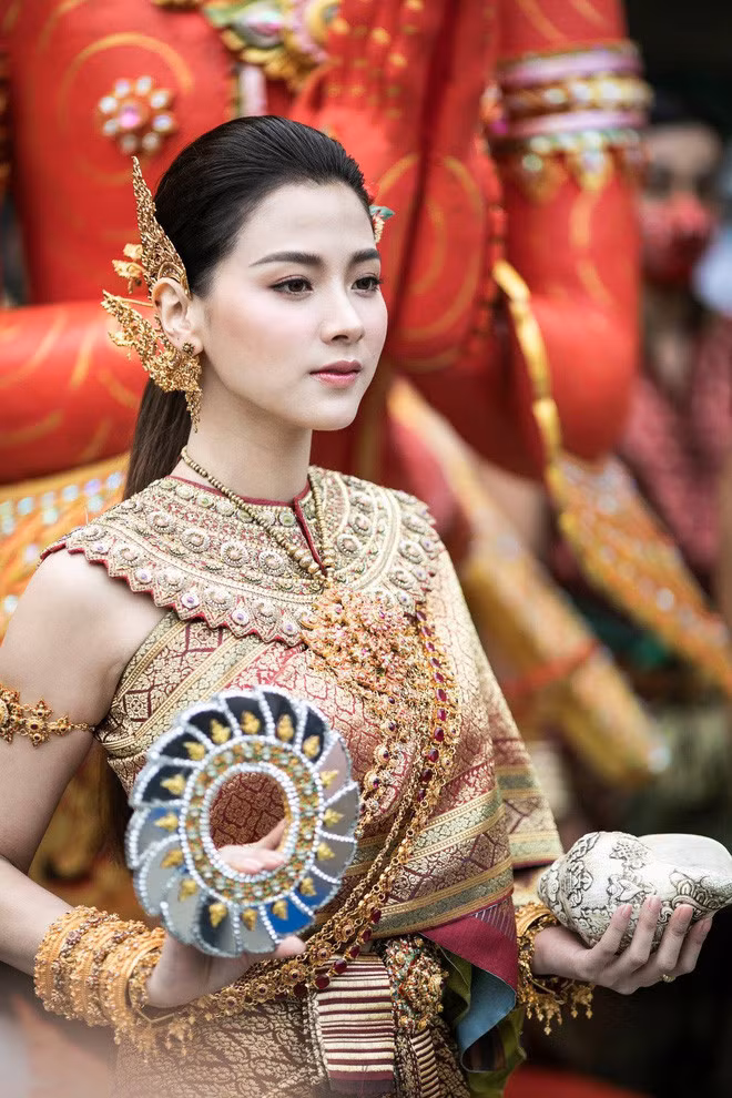 Baifern Pimchanok nổi tiếng sau khi vào nữ chính của bộ phim "Friend Zone".