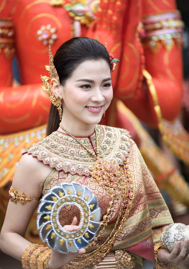 Vào trung tuần tháng 4 hàng năm, người dân du lịch khắp nơi lại háo hức khăn gói lên đường để được hòa mình vào Tết té nước Songkran tại Thái Lan.