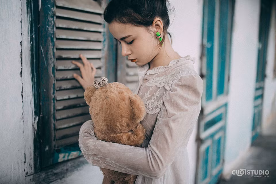 Chỉ sau vài giờ được đăng tải trên mạng bộ ảnh của bông hồng lai 10X này đã chiếm được rất nhiều tình cảm của cư dân mạng và họ đã trầm trồ khen ngợi vẻ đẹp của cô gái này.