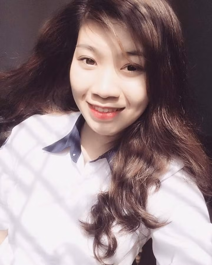 Mới đây, các cư dân mạng đã truyền tay nhau nhau một tấm ảnh của cô gái với nghị lực ép trọng lượng cơ thể "kinh hồn" để lột xác từ mộ cô gái kém sắc thành hot girl giảm cân vạn người mê. Ngay sau khi bức ảnh trên xuất hiện trên một fanpage nổi tiếng, các "thánh mạng" đã quyết tâm mở cuộc truy tìm cho bằng được tung tích của cô gái xinh đẹp nói trên. Sau nhiều giờ tìm kiếm, cư dân mạng đã tìm thấy danh tính và cô gái đó có nickname là Lan Tây.