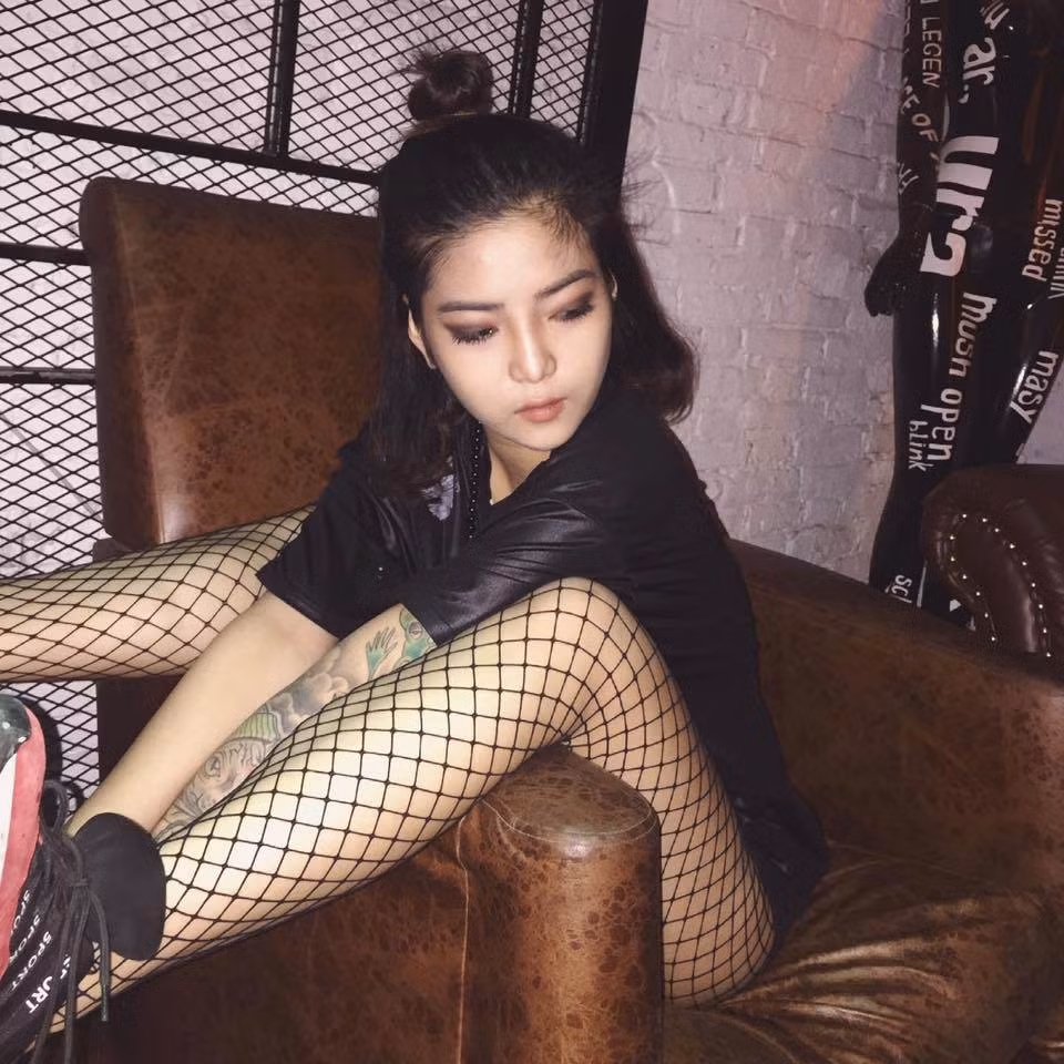Phong cách thời trang cá tính, độc đáo của nàng dancer xinh đẹp.