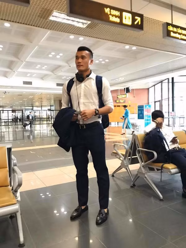 Sinh ra lớn lên tại Thanh Hóa, thủ môn Bùi Tiến Dũng có gốc là người Mường, quê ở làng Bào, xã Phúc Thịnh, huyện Ngọc Lặc, Thanh Hóa. Về cặp anh em Tiến Dũng, Tiến Dụng báo chí đã từng rất nhiều lần nhắc đến họ, từ việc dùng chung một tài khoản ngân hàng cho đến việc Tiến Dũng đã mang chiếc áo số 6 của người em mình thi đấu tại VCK U20 World Cup diễn ra tại Hàn Quốc vừa qua khi Tiến Dụng không thể góp mặt vì chấn thương.
