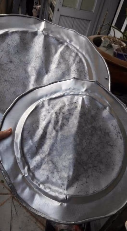 Một đêm khá nghiệt ngã với đống dụng cụ nhà bếp khi đang yên lành thì tức tưởi phải chia ly, chưa kể những dụng cụ sau chuyến ăn mừng trở về nhà chưa chắc đã được toàn vẹn.