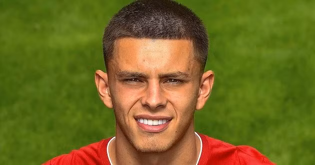 Chuyển nhượng bóng đá từ Football Insider, Tranmere Rovers đang đàm phán với Liverpool để mượn cầu thủ trẻ Adam Lewis.