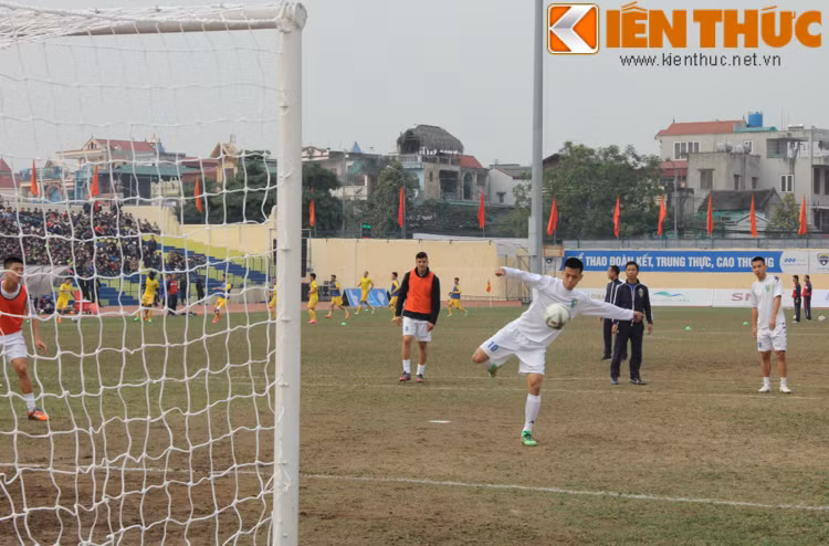 Theo nhiều NHM thì đây là điểm tích cực của mùa giải V.League năm nay. Thế nhưng với cầu thủ, trái bóng mới này mang đến cho họ rất nhiều phiền toái.