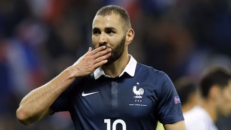 Tương lai của Benzema trong màu áo tuyển Pháp đang bị phủ một làn sương mờ sau scandal dùng video nhạy cảm tống tiền đồng đội Mathieu Valbuena. Tuy nhiên với đẳng cấp của mình nếu như được sử dụng Benzema cũng là cầu thủ đáng gờm cho danh hiệu cầu thủ vua phá lưới của VCK Euro 2016.