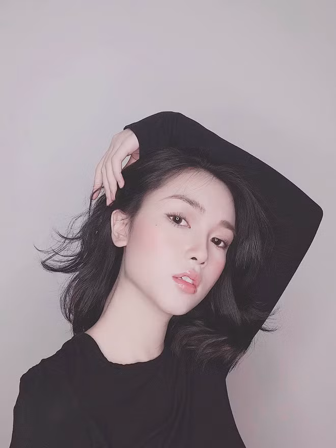 Bạn gái tin đồn Bùi Tiến Dũng hiện là MC/BTV kênh VTVCab trực thuộc Đài Truyền hình Việt Nam.