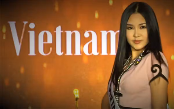 Hay nickname T.D cho biết: "Việt Nam hết người đẹp rồi hay sao mà lại để "Cá ngừ Đại dương" đi thi cuộc thi nhan sắc tầm cỡ quốc tế. Dù nhan sắc có hạn thật nhưng về độ tạo scandal thì không ai bằng cô gái này".