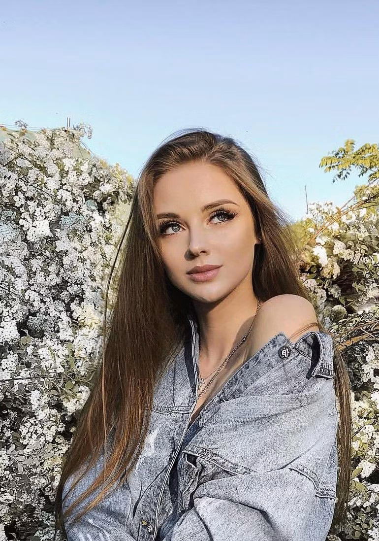 Cô nàng hot girl 9X người Nga chia sẻ rằng đã có thời gian cô bỏ cuộc, nhờ ý chí, sự động viên của mọi người xung quanh đã giúp cô thành công trong việc giảm cân.