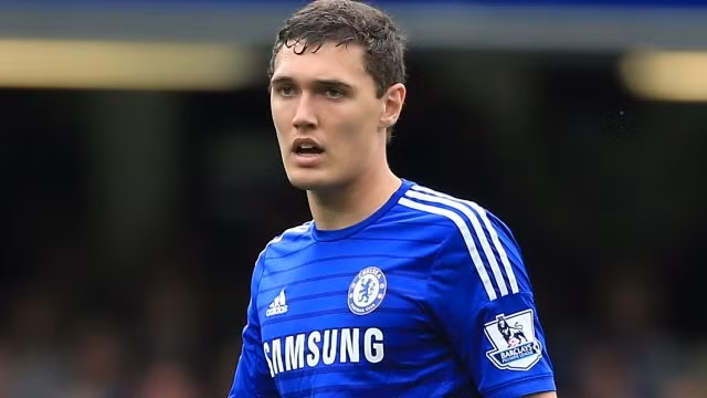 Chelsea đón tân binh chất lượng: Theo thông tin chuyển nhượng cầu thủ từ trang chủ CLB Monchengladbach xác nhận, trung vệ trẻ Andreas Christensen sẽ trở về thi đấu cho đội bóng chủ quản Chelsea trong mùa giải tới. Cristensen năm nay 20 tuổi, gia nhập Gladbach 2 năm trước và hiện đang là trụ cột ở hàng thủ. Mùa giải 2015/16, Cristensen vượt mặt Granit Xhaka để trở thành Cầu thủ hay nhất đội bóng. Ảnh: Chelsea.com