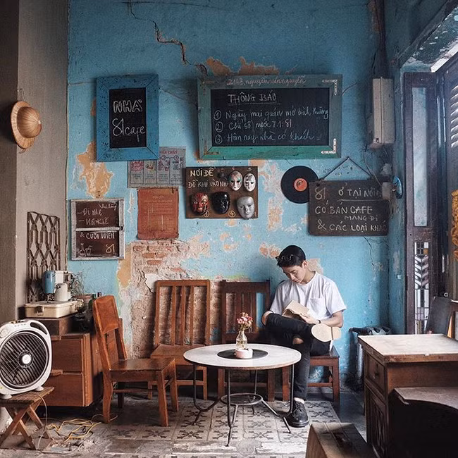 81 Cafe nằm ở số 216B Nguyễn Văn Nguyễn, một con đường nhỏ, yên bình và không ồn ào náo nhiệt nhưng cũng rất dễ để tìm ra.