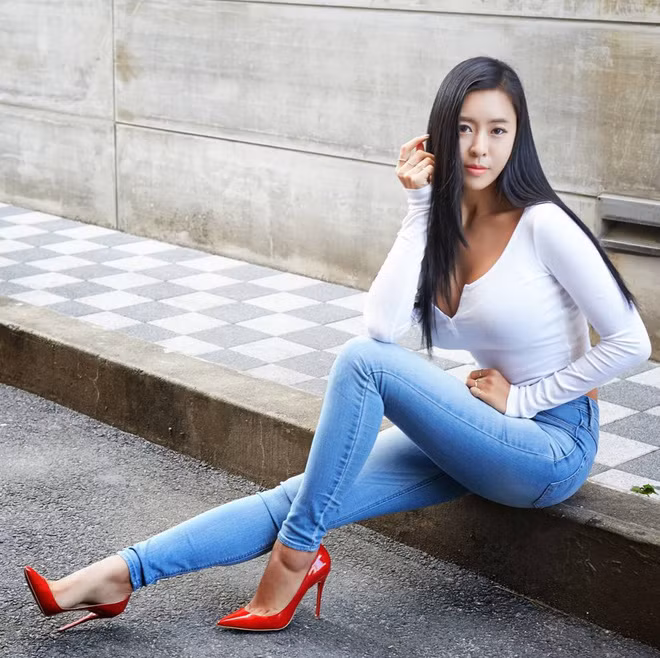 Điều này giúp cô tiến xa hơn trong nghề người mẫu của mình và khi vào vai mẫu bikini thì những tạo hình của Serim thực sự khiến cho người xem choáng váng.