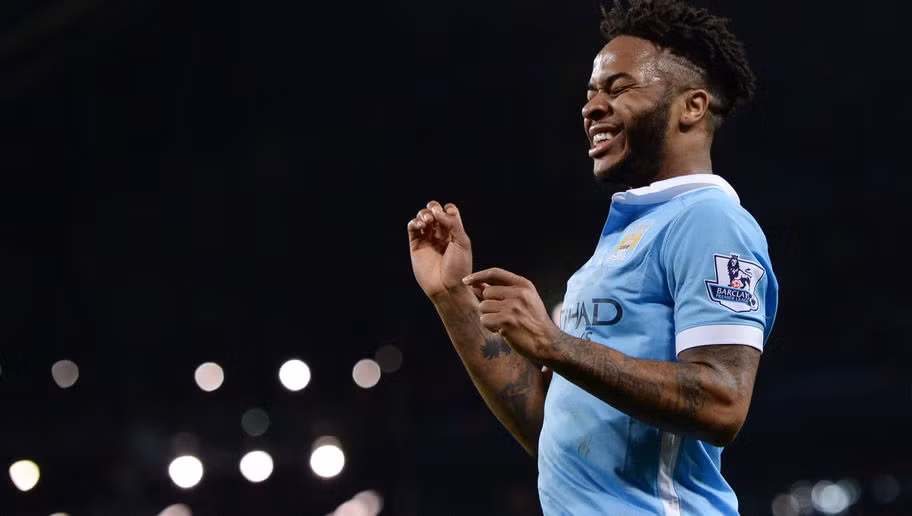 Gia nhập Man City mùa hè vừa rồi với giá lên đến 49 triệu bảng, Raheem Sterling trở thành bản hợp đồng đắt thứ 3 Premier League. Hiện tại cầu thủ trẻ người Anh cũng là một trong số những cầu thủ trẻ giàu nhất thế giới với giá trị tài sản ròng lên đến 23 triệu USD, con số có thể tăng cao hơn nữa trong tương lai.