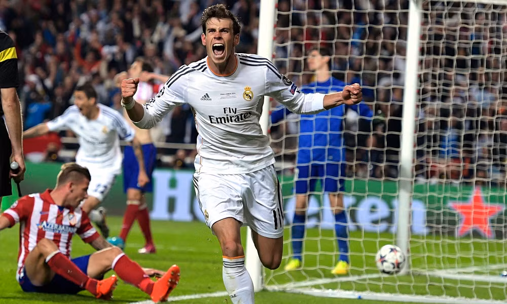 Gareth Bale có xuất phát điểm là một hậu vệ trái thời còn khoác áo Southampton và giai đoạn đầu thi đấu cho Tottenham. Thế rồi HLV Harry Redknapp đã thử nghiệm anh trong vai trò thiên về tấn công hơn, đầu tiên là ở cánh phải rồi cánh trái. Đáng ngạc nhiên là Bale như “cá gặp nước”, chơi ngày một hay hơn và nay trở thành một trong những cầu thủ chạy cánh hay nhất hành tinh.