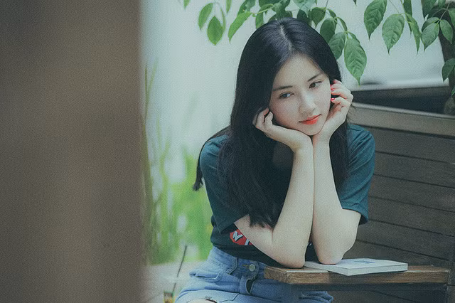 Sau khi được nhiều người chú ý tới, nữ sinh 9X quê Điện Biên chia sẻ rằng, rất bất ngờ và hạnh phúc. Tuy nhiên, còn danh xưng “thiên thần mê đọc sách” thì cô nàng không dám nhận vì thấy bản thân chưa xứng đáng.