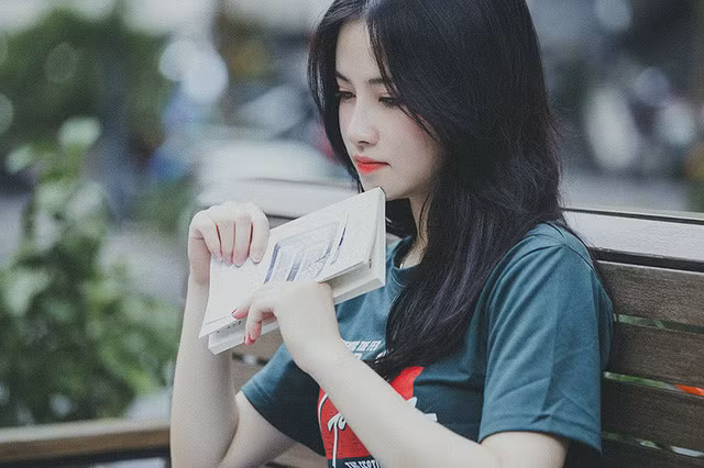 Cô bạn này cũng cho biết thêm, cô thường xuyên đến phố sách mới mở ở Hà Nội. Đặc biệt vào những ngày cuối tuần, cô muốn ghé thăm nơi đây để tìm sự yên tĩnh cùng các cuốn sách hay.