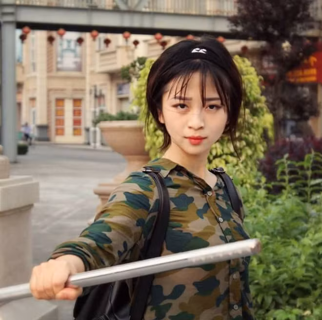 Một chi tiết khá hay đó là trong giới dùng côn nhị khúc, Trần Hậu còn có biệt danh Cún Nunchaku tức Cún côn nhị khúc.