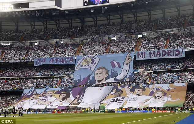Real dằn mặt CĐV thân thiết: Trước trận gặp Fuenlabrada ở Copa del Rey, Real Madrid chủ trương kéo khán giả đến sân bằng lệnh cấm. Theo đó, nếu không có mặt ở Bernabeu để xem trận gặp đội hạng ba, hội viên Real giữ vé cả mùa sẽ bị cấm đi xem Siêu kinh điển ngày 23/12 sắp tới. Những hội viên giữ vé cả mùa cũng không được nhường vé cho người khác đến xem hộ. Việc nhường vé vốn được áp dụng trong những trận đấu khác từ đầu mùa.