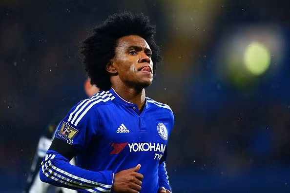 Chelsea bán Willian, M.U mừng ra mặt: Theo tin chuyển nhượng bóng đá từ tờ Le10 Sport, HLV Antonio Conte sẽ bán tiền vệ Willian đi để lấy tiền chiêu mộ Lucas Moura của PSG về thế chỗ và đây là cơ hội cực tốt để M.U tái hợp cầu thủ người Brazil này với người thầy cũ là Mourinho. Ảnh: Mirorr