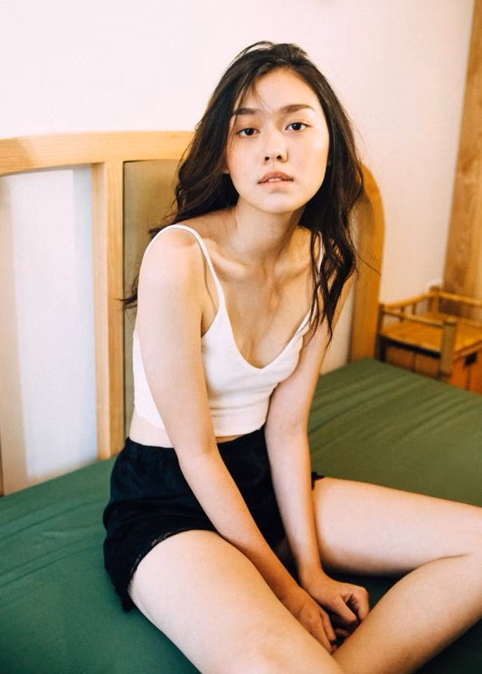 Những góc ảnh thần thái của cô nàng hot girl 10X trường Phan Đình Phùng khiến cánh mày râu cũng như giới nhiếp ảnh vô cùng yêu thích.