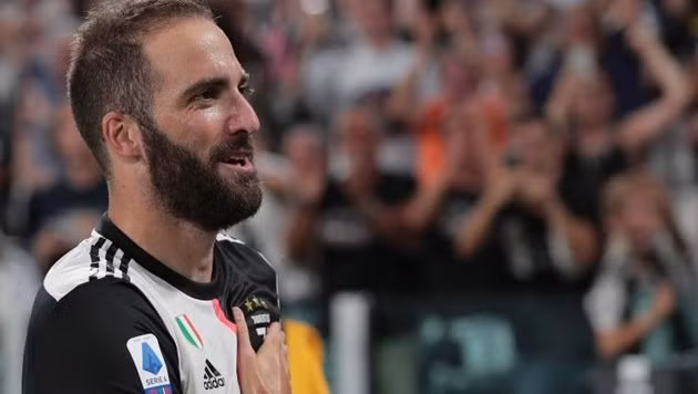 Đang có những ngày tháng hạnh phúc ở Juventus nhưng tiền đạo người Argentina - Higuain vẫn để ngỏ khả năng ra đi.
