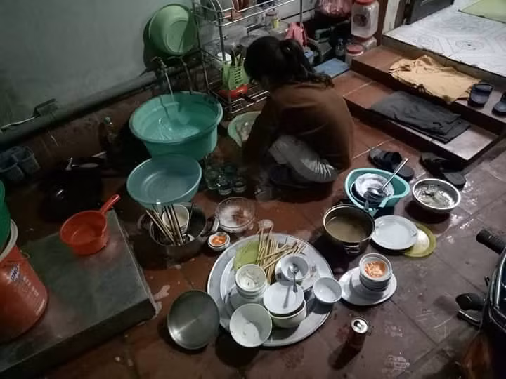 Sau ngày nghỉ Tết, các chị em lại có dịp lên mạng xã hội với tâm trạng vui tươi chia sẻ rằng: "May quá, hết Tết rồi, hết phải lo cắm mặt vào chồng bát đĩa cao hơn ngọn núi".
