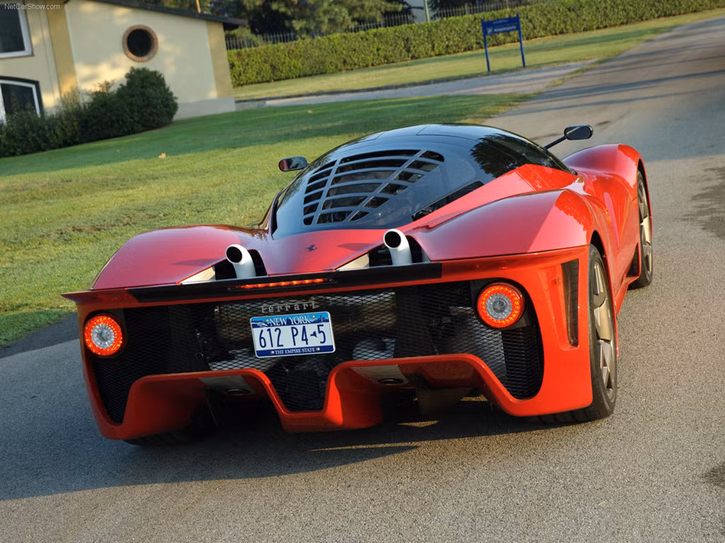 Năm 2005, tỷ phú James Glickenhaus đã đặt hàng studio danh tiếng Pininfarina sản xuất một siêu xe độc nhất vô nhị và siêu phẩm P4/5 đã ra đời một năm sau đó. Ferrari P4/5 được xây dựng trên nền tảng chiếc Enzo cuối cùng trên thế giới và lấy cảm hứng từ chiếc 330 P4. Khung xe của Enzo được giữ nguyên, Pininfarina biến tấu vỏ thân xe bằng nhiều mảng sợi carbon uốn cong.