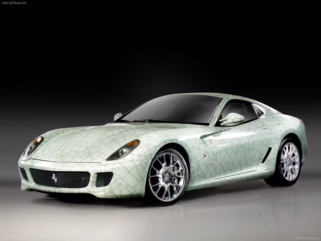 Siêu phẩm Ferrari 599 GTB Fiorano China Limited Edition ra đời nhằm khẳng định quan trọng của thị trường Trung Quốc. Siêu phẩm này được thiết kế bởi họa sĩ Lu Hao, lấy ý tưởng từ nghệ thuật gốm sứ thời nhà Tống. Ngoài ra, họa sĩ còn thiết kế nút khởi động có màu xanh ngọc bích, một số ký tự Trung Hoa cổ trên đồng hồ tốc độ và bộ túi xách được trang trí với bản đồ Con đường tơ lụa.