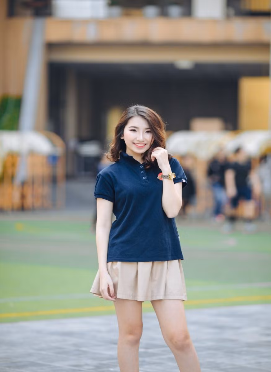 Tuy nhiên, hiện Hoàng Khánh Linh lại có một dự định khác cho riêng mình.định chuyển qua học Truyền thông chuyên nghiệp. Vì đây là mảng rộng hơn bao gồm được cả sự kiện mà cơ hội nghề nghiệp rộng mở hơn.