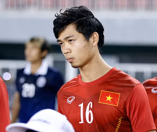 Sẵn sàng cầm bóng, đi bóng kỹ thuật, Công Phượng sẽ là thỏi nam châm bên phía cánh để hút hàng phòng ngự của ĐT Lào trong trận mở màn AFF Cup.