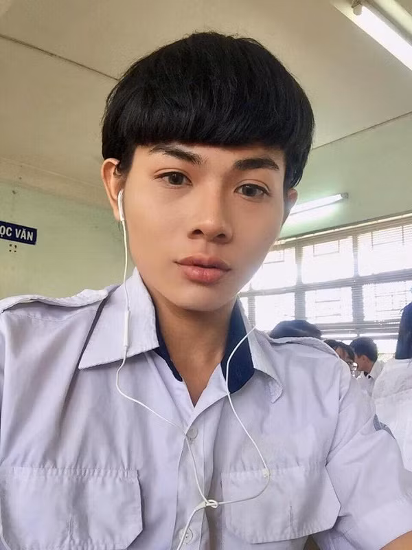 An tuong "ve dep luong tinh" cua nam sinh 10X Sai Gon
